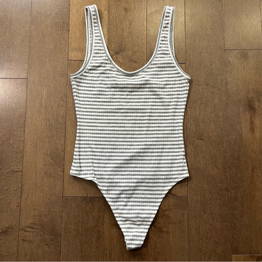 ✨2/$30✨ Wilfred Free Striped Bodysuit